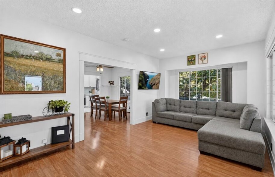 2700 W Olive Ave, Fullerton, CA à vendre - Photo intérieure - Image 3 de 36