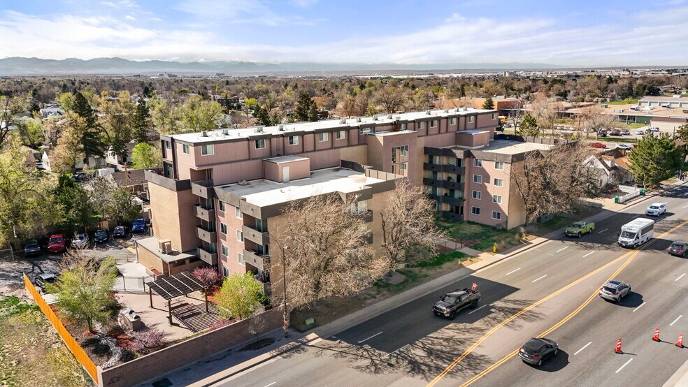 1945 N Peoria St, Aurora, CO à vendre - Photo du bâtiment - Image 2 de 19
