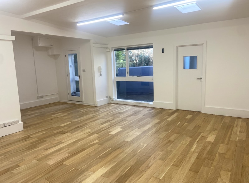 68A Clyde Rd, Brighton for lease - Interior Photo - Image 3 of 7