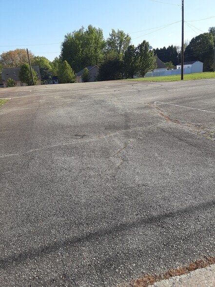 1204 Picard St, Greensboro, NC à vendre - Photo du bâtiment - Image 2 de 8