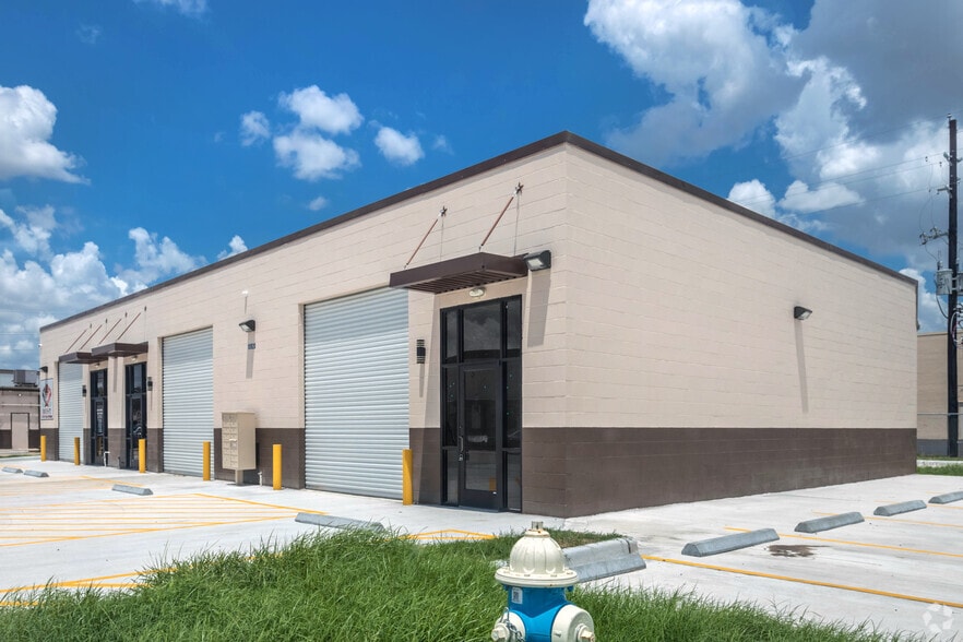 10910 Jones Rd, Houston, TX for lease - Building Photo - Image 2 of 3