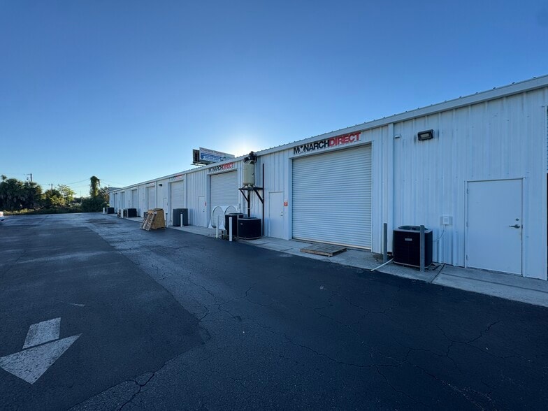 1264 Market Cir, Port Charlotte, FL for lease - Building Photo - Image 2 of 9