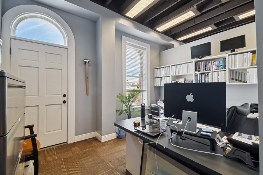 1814 N 15th St, Tampa, FL for sale - Interior Photo - Image 2 of 9