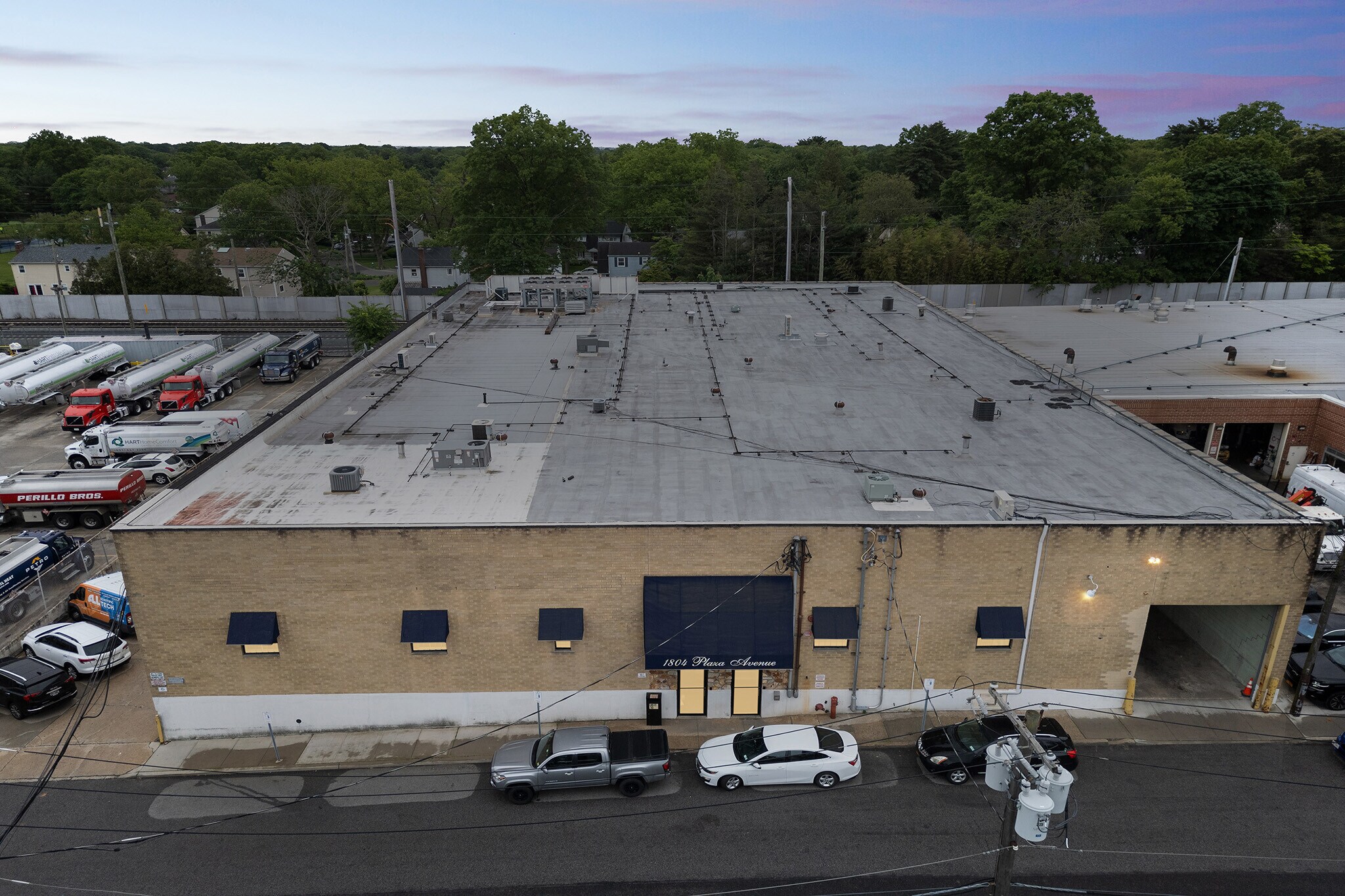 1804 Plaza Ave, New Hyde Park, NY à louer Photo du bâtiment- Image 1 de 14