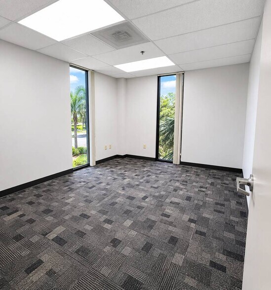 6100 Griffin Rd, Davie, FL à louer - Photo intérieure - Image 3 de 23