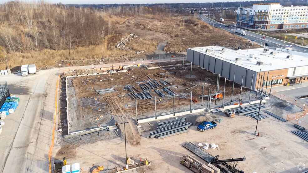 7835 Mcleod Rd, Niagara Falls, ON à vendre - Photo principale - Image 1 de 1