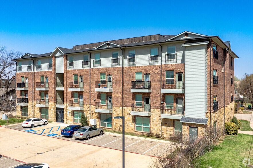 404 Industrial St, Denton, TX à vendre - Photo du bâtiment - Image 2 de 30