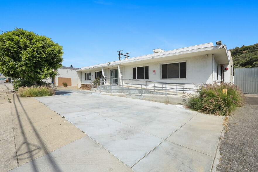 548 Monterey Pass Rd, Monterey Park, CA à louer - Photo du bâtiment - Image 2 de 18