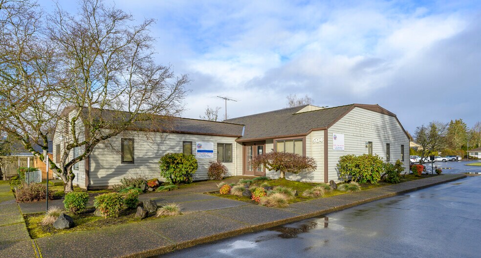 504 Villa Rd, Newberg, OR à vendre - Photo du bâtiment - Image 2 de 40