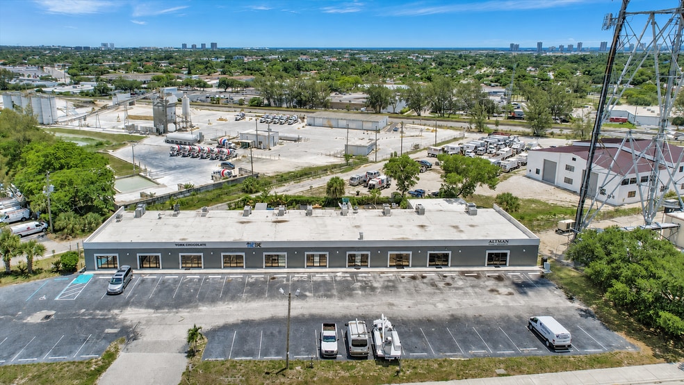 1125 Old Dixie Hwy, Lake Park, FL for lease - Building Photo - Image 2 of 2