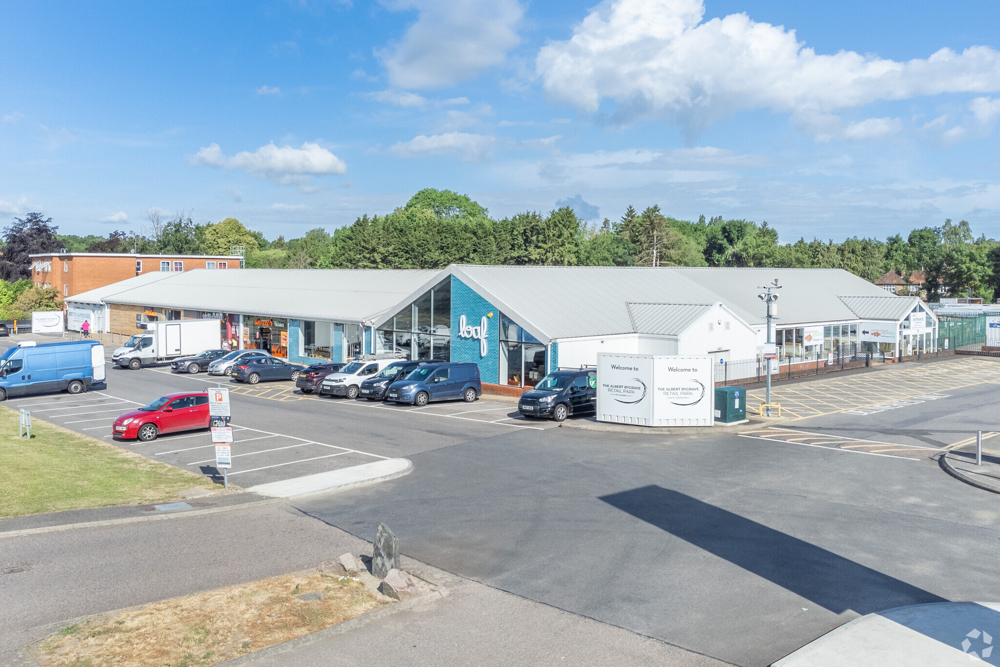 North Orbital Rd, St Albans à vendre Photo principale- Image 1 de 38