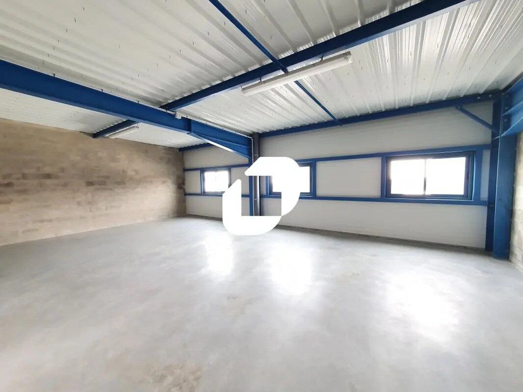 Office in Courtry for lease Interior Photo- Image 1 of 9