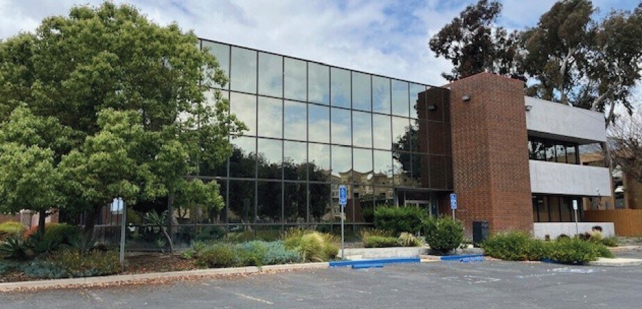 1301 E Orangewood Ave, Anaheim, CA à louer Photo du bâtiment- Image 1 de 4