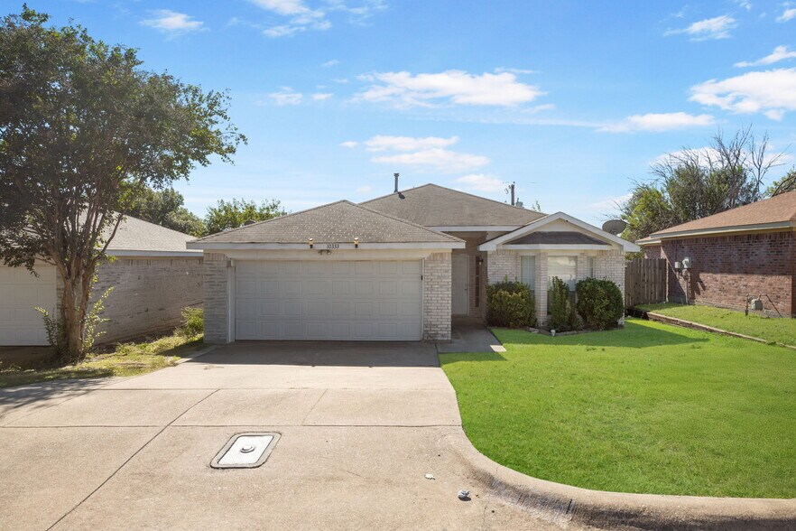 10333 Pleasant Mound Dr, Fort Worth, TX à vendre - Photo du bâtiment - Image 2 de 3
