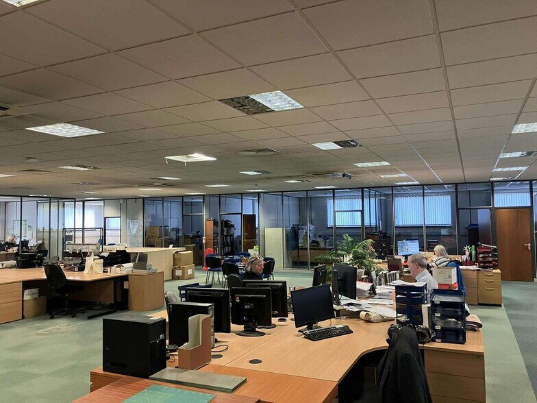 Fields Farm Rd, Nottingham à louer - Photo du bâtiment - Image 2 de 6