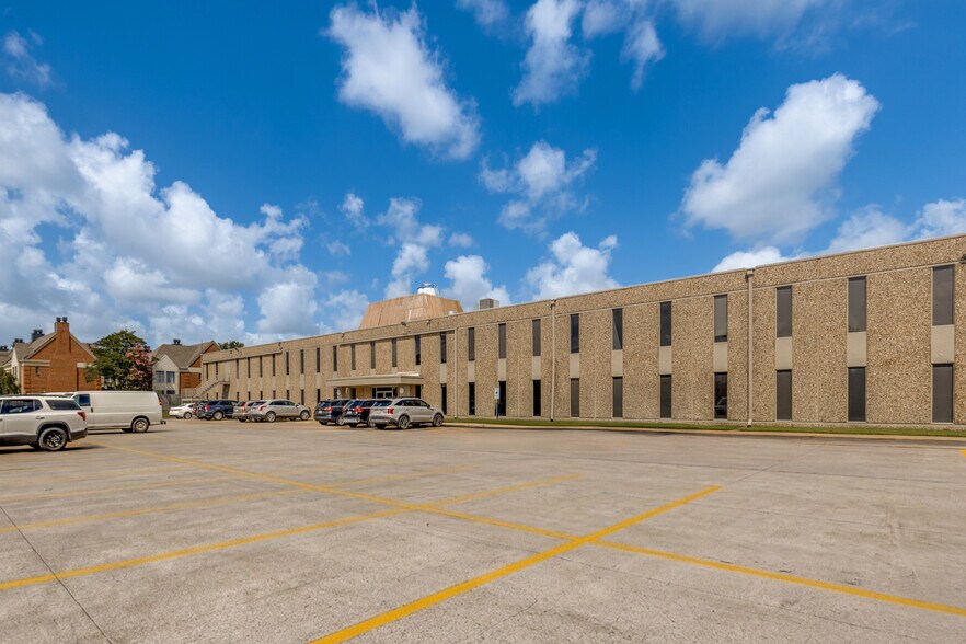 1300 Bay Area Blvd, Houston, TX à louer - Photo du bâtiment - Image 2 de 8