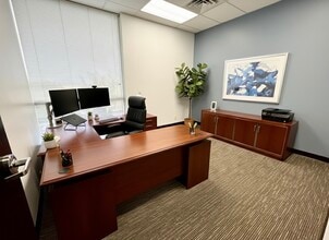 23351-23361 Madero, Mission Viejo, CA à louer Photo intérieure- Image 2 de 6