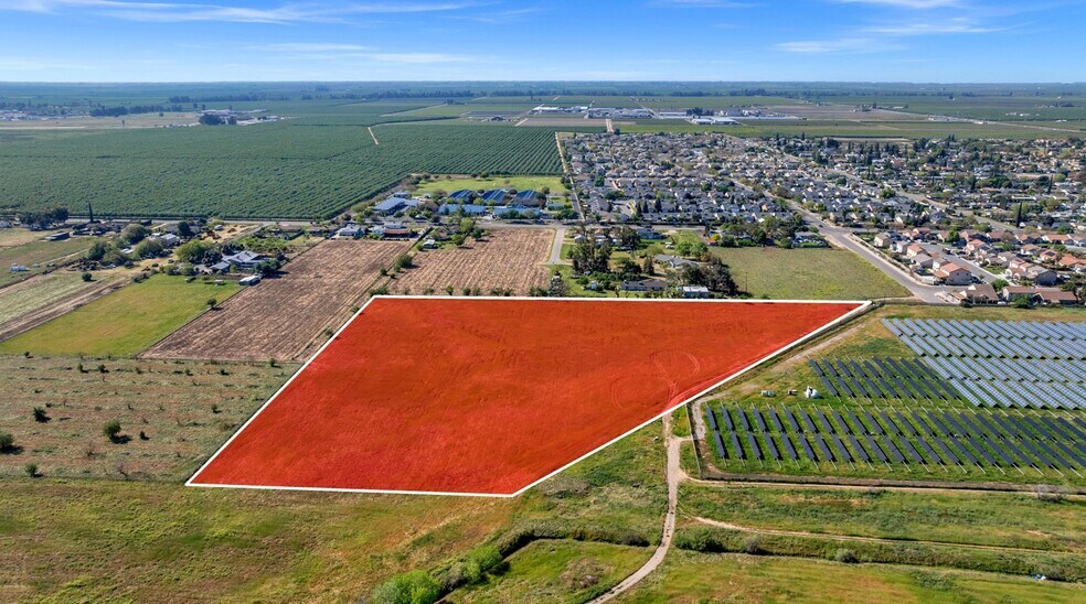 950 Gary Lane, Madera, CA à vendre - Photo du bâtiment - Image 3 de 6