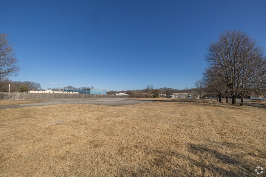 125A Old Gate Ln, Milford, CT à louer - Photo du bâtiment - Image 3 de 3