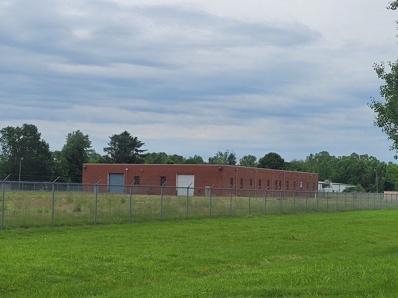 729 Fairground Rd, Point Pleasant, WV à vendre - Photo principale - Image 1 de 1