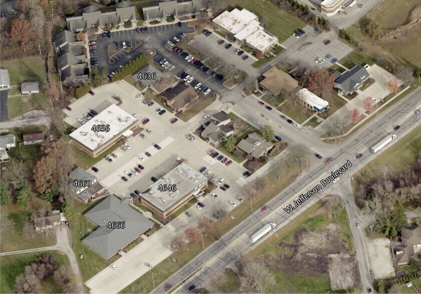 4656 W Jefferson Blvd, Fort Wayne, IN à louer - Photo du bâtiment - Image 1 de 28