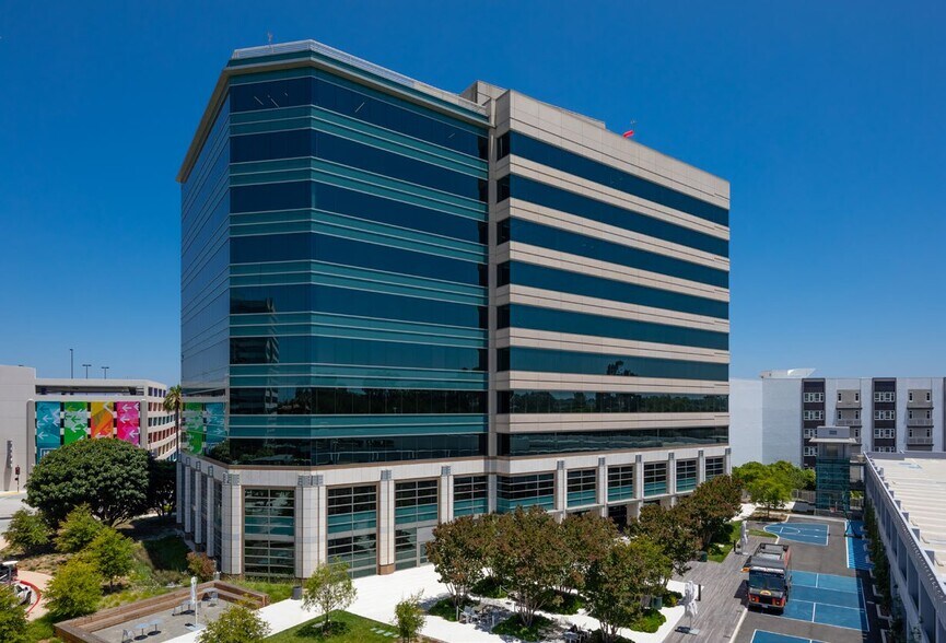 6060 Center Dr, Los Angeles, CA à louer - Photo du bâtiment - Image 2 de 13