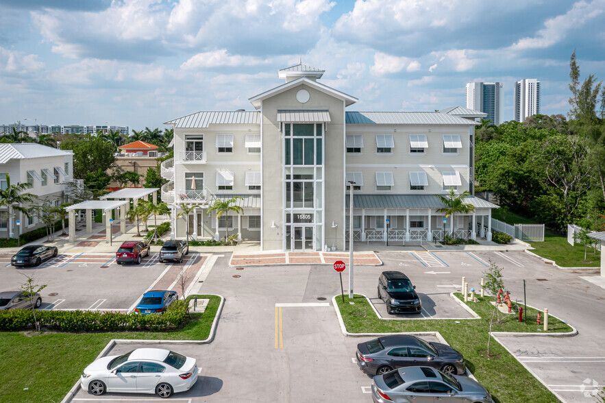 15801 Biscayne Blvd, North Miami Beach, FL for lease - Building Photo - Image 3 of 15