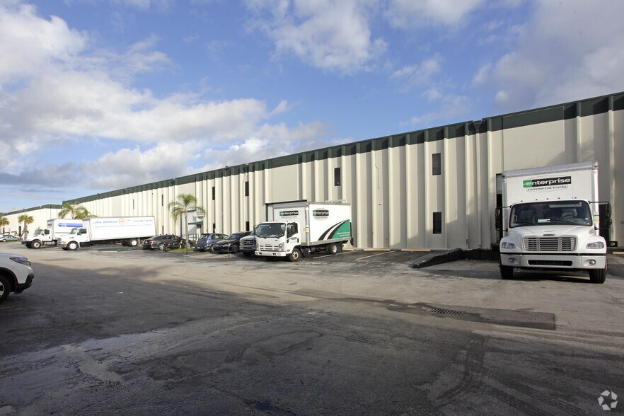 4800 NW 15th Ave, Fort Lauderdale, FL à louer - Photo du bâtiment - Image 2 de 5