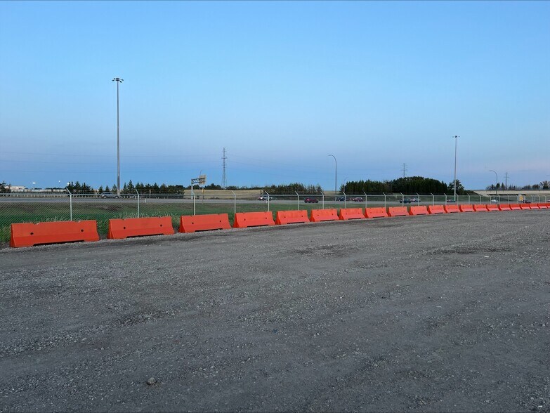 11010 Winterburn Rd NW, Edmonton, AB for lease - Building Photo - Image 1 of 3