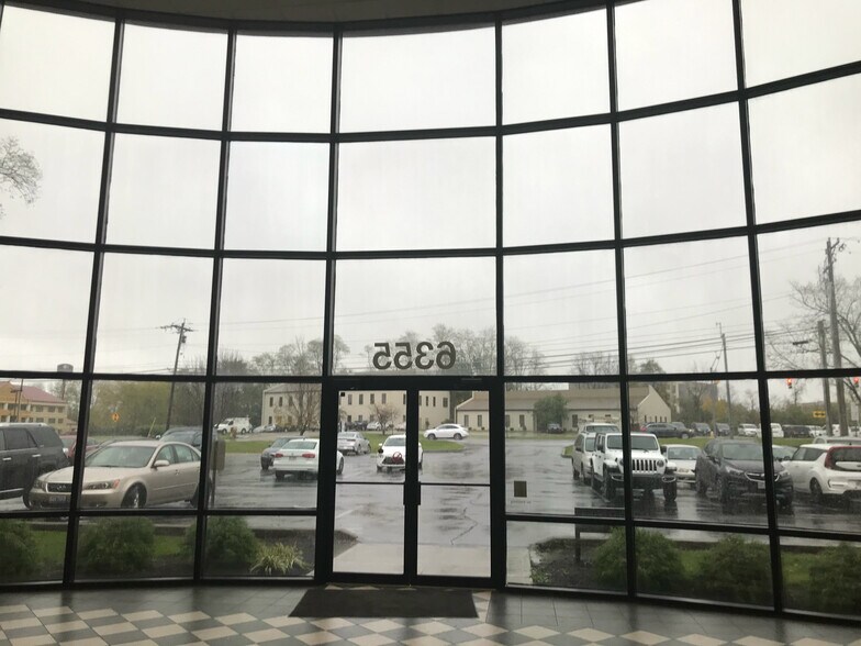 6355 E Kemper Rd, Sharonville, OH à louer - Hall d’entrée - Image 2 de 4