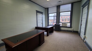 174-188 NE Commercial St, Salem, OR for lease Interior Photo- Image 1 of 6