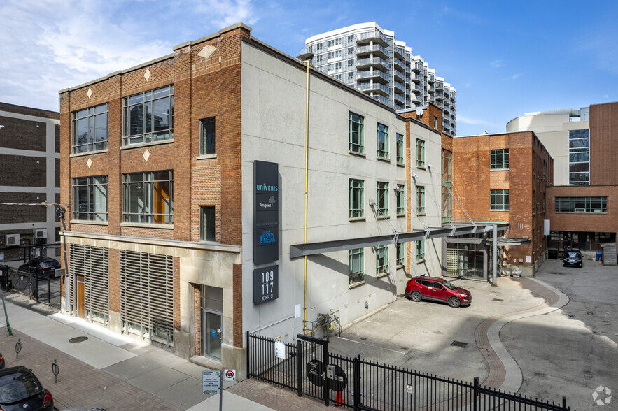 109-117 George St, Toronto, ON for lease - Building Photo - Image 3 of 6