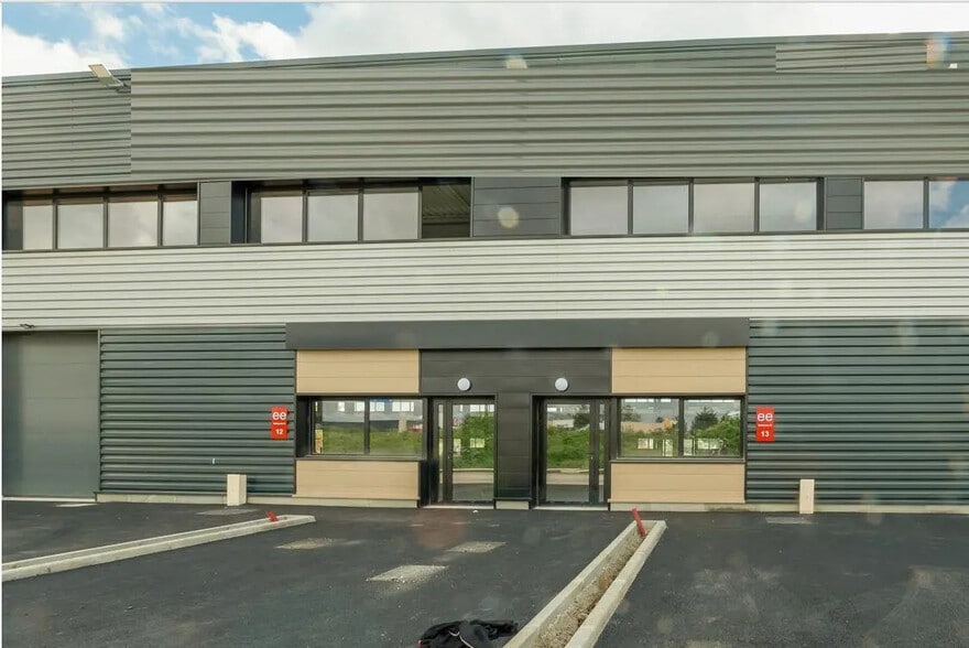 Flex in Aulnay-sous-Bois for lease - Building Photo - Image 1 of 6