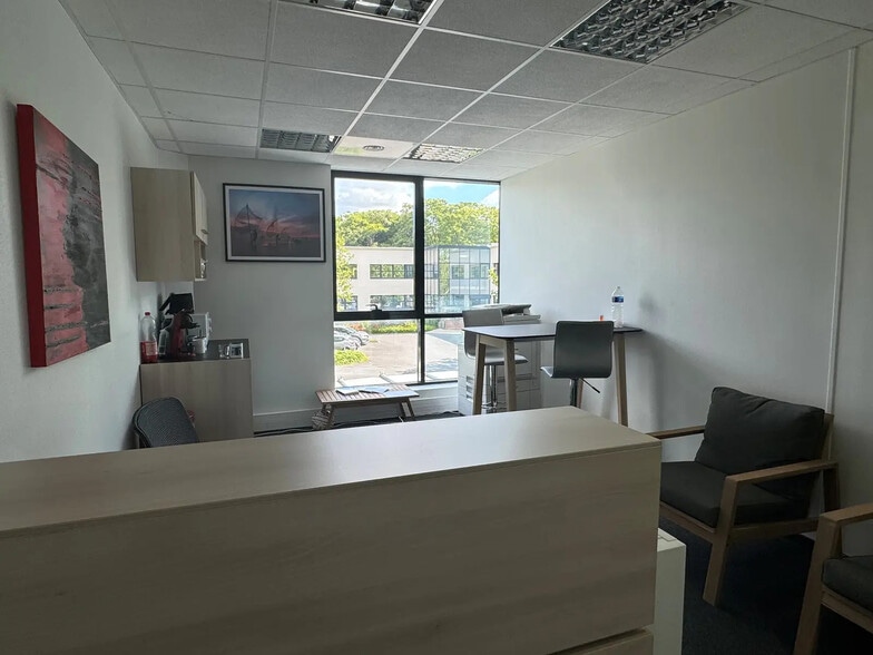 16 Rue Gabriel Voisin, Reims for sale - Interior Photo - Image 3 of 5