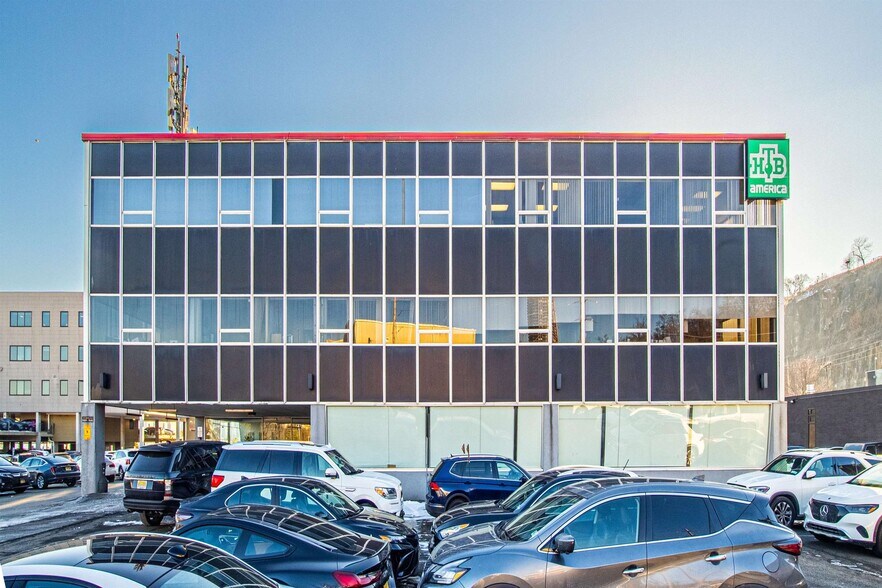 7701 Marine Rd, North Bergen, NJ à louer - Photo du bâtiment - Image 3 de 10