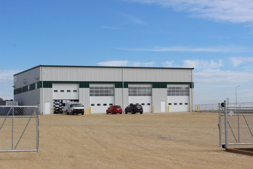 41 Queensgate Cres, Blackfalds, AB for lease - Building Photo - Image 3 of 17