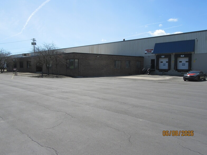 4472 Steelway Blvd N, Liverpool, NY à louer - Photo du bâtiment - Image 2 de 5