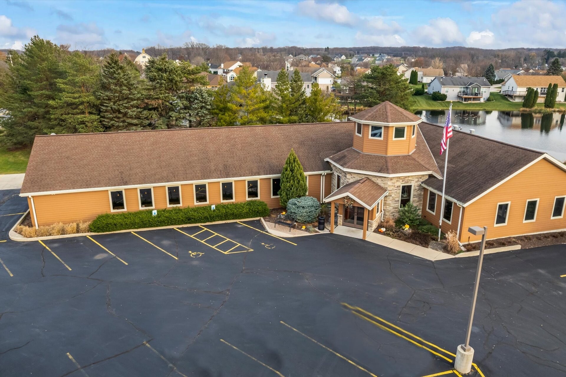 28747 N Lake Dr, Waterford, WI à vendre Photo du bâtiment- Image 1 de 13