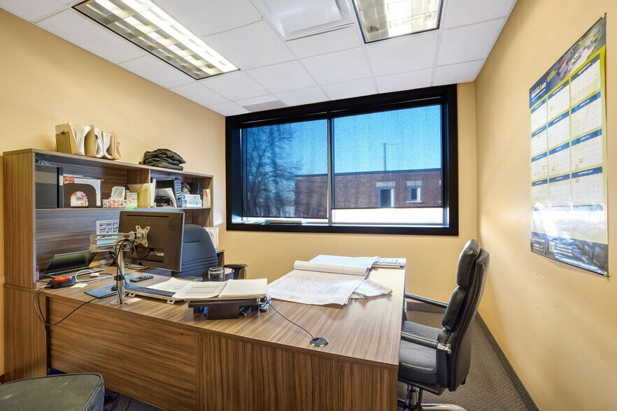 8127 Boul Saint-Michel, Montréal, QC for lease - Building Photo - Image 3 of 20