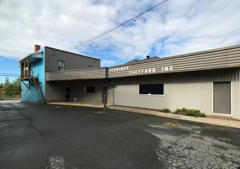 125-129 Rue Saint-Alphonse N, Thetford Mines, QC à vendre - Photo du bâtiment - Image 2 de 2