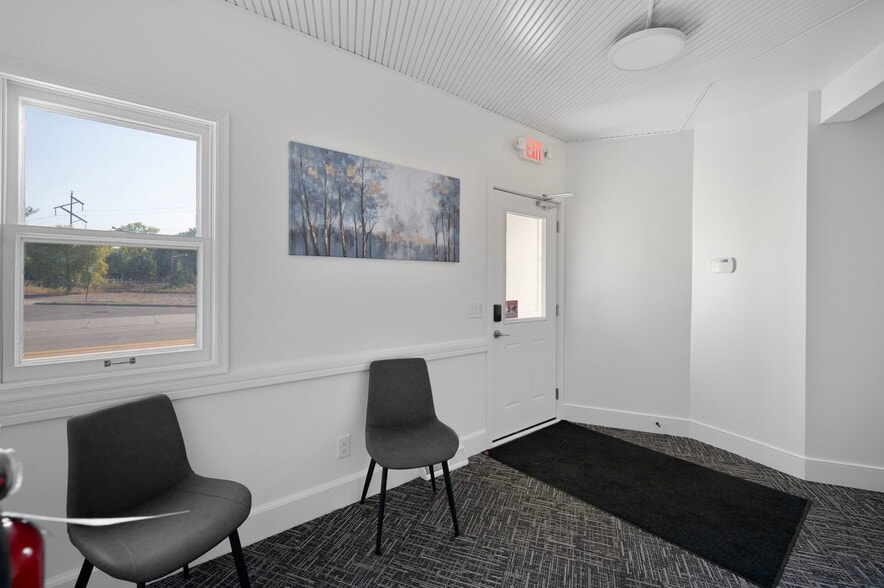 4740 N 42nd Ave, Golden Valley, MN for lease - Building Photo - Image 3 of 38