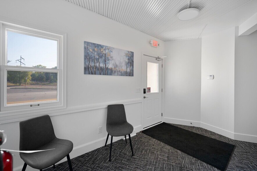 4740 N 42nd Ave, Golden Valley, MN à louer - Photo du bâtiment - Image 3 de 38