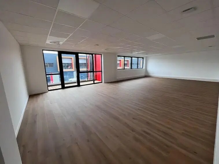 27 Avenue Du Gros Chêne, Herblay-sur-Seine for lease - Interior Photo - Image 3 of 3