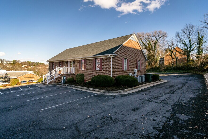 413 N Coalter St, Staunton, VA à louer - Photo du bâtiment - Image 3 de 33