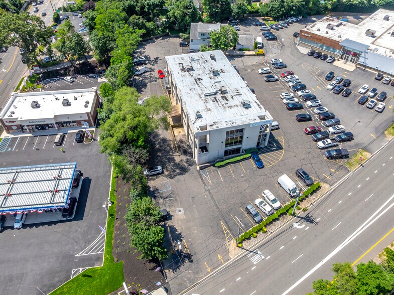 200-220 S Service Road, Roslyn, NY portefeuille de 2 propriétés à vendre sur LoopNet.ca - Aérien - Image 3 de 24