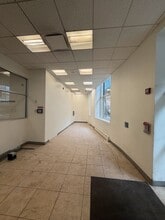 114-20 Jamaica Ave, Jamaica, NY à louer Photo intérieure- Image 2 de 15