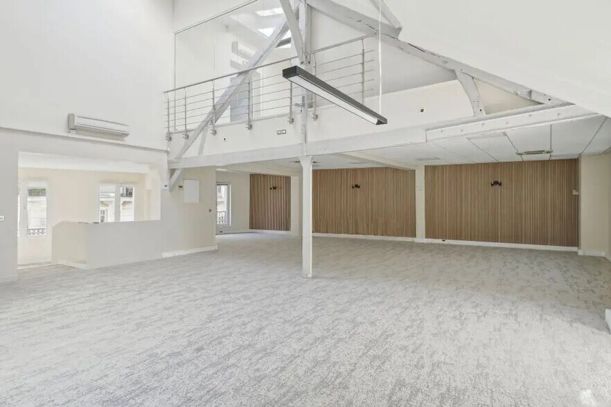 39 Rue Lucien Sampaix, Paris for lease - Building Photo - Image 3 of 9