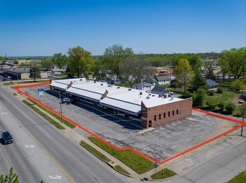 815 N Noland Rd, Independence, MO à louer - Photo du bâtiment - Image 2 de 8