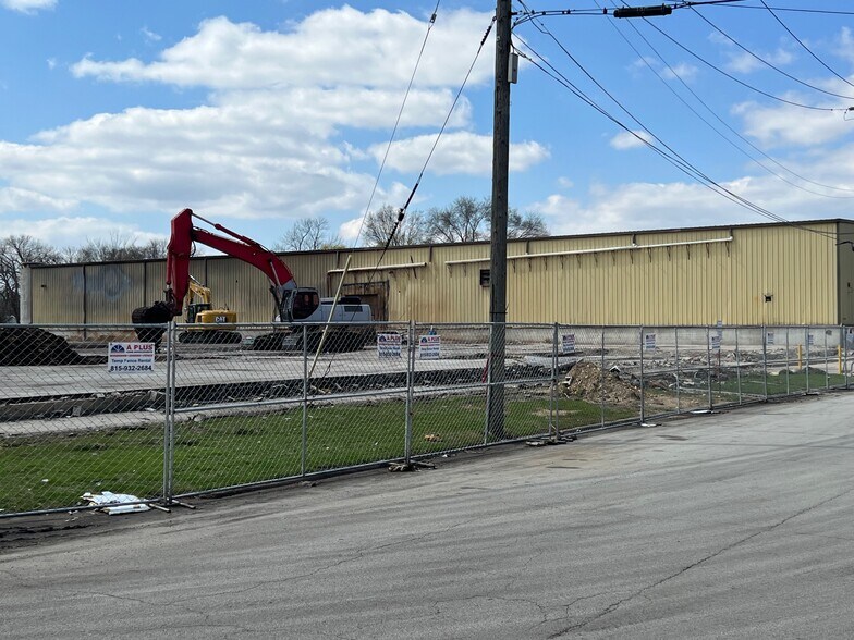 307 E Washington St, Momence, IL à vendre - Photo du bâtiment - Image 2 de 12