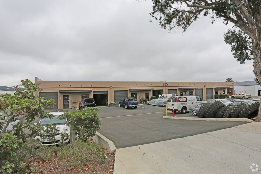 935 Bailey Ct, San Marcos, CA à louer - Photo du bâtiment - Image 3 de 5